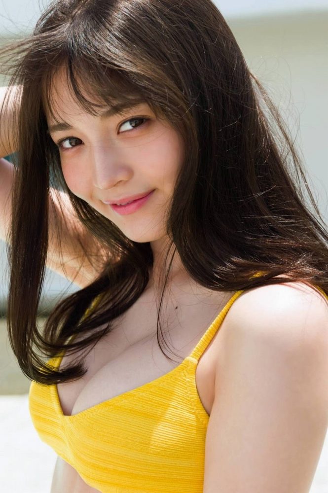 黒嵜菜々子 ふわふわボインの水着グラビア画像！