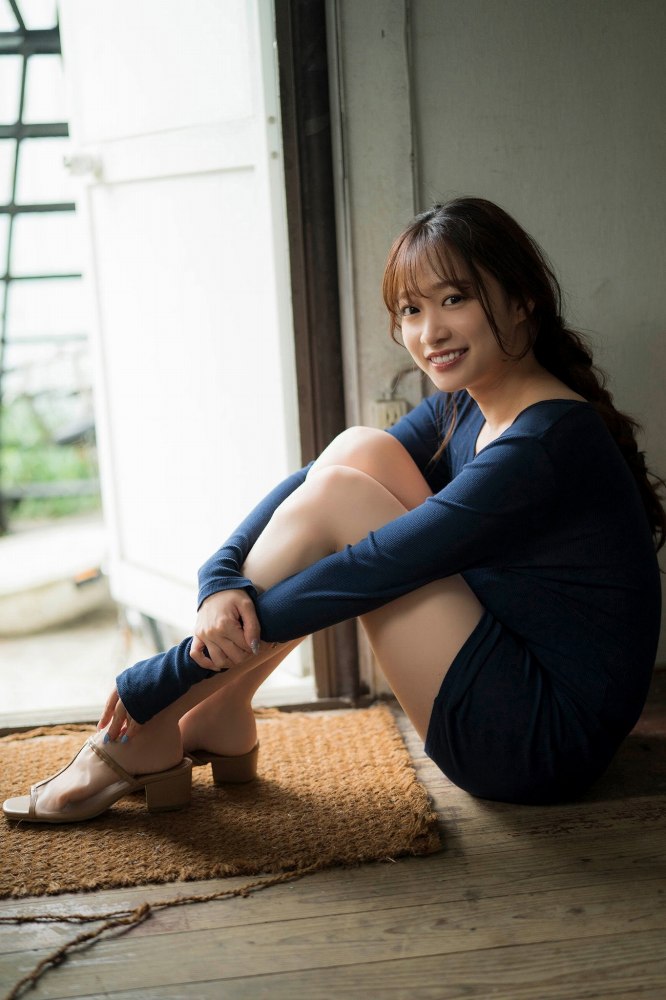 青井春 Iカップおっぱいの水着グラビア画像！