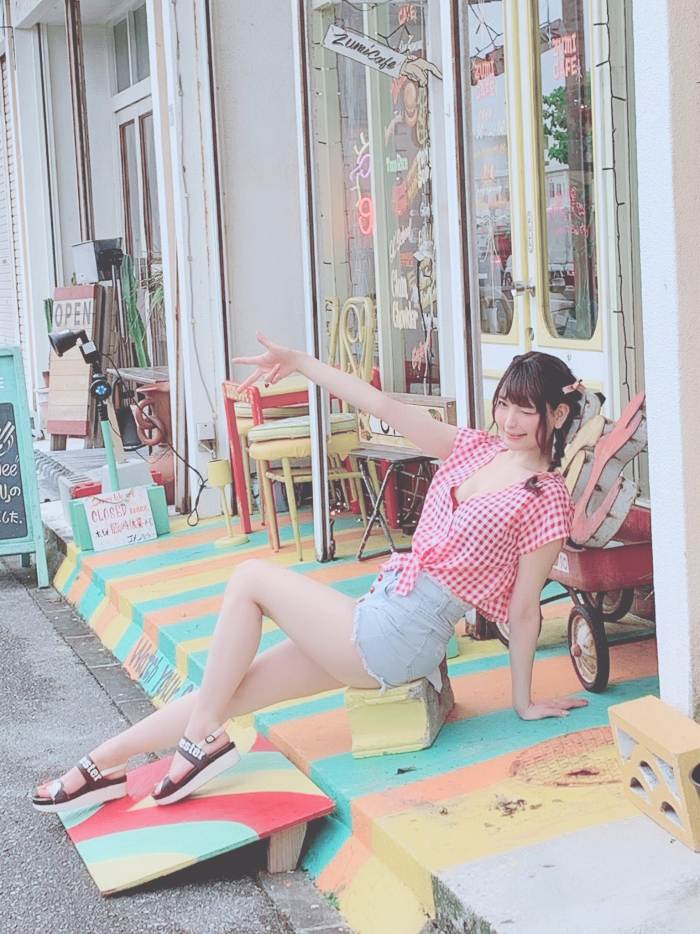 あまつまりな 脱ぎすぎ水着＆下着グラビア画像！