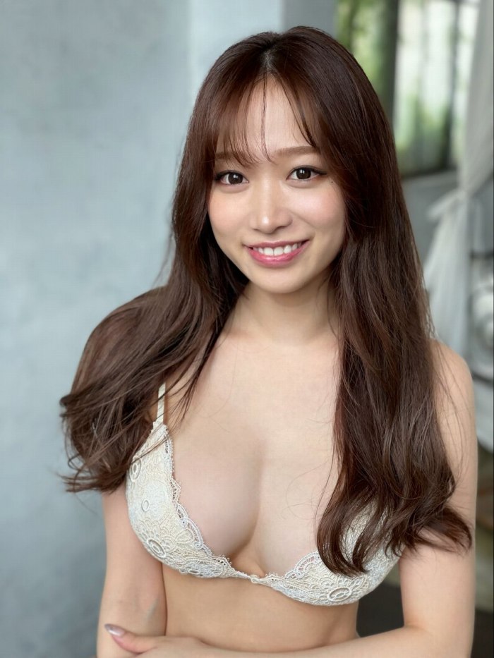 青井春 Iカップおっぱいの水着グラビア画像！