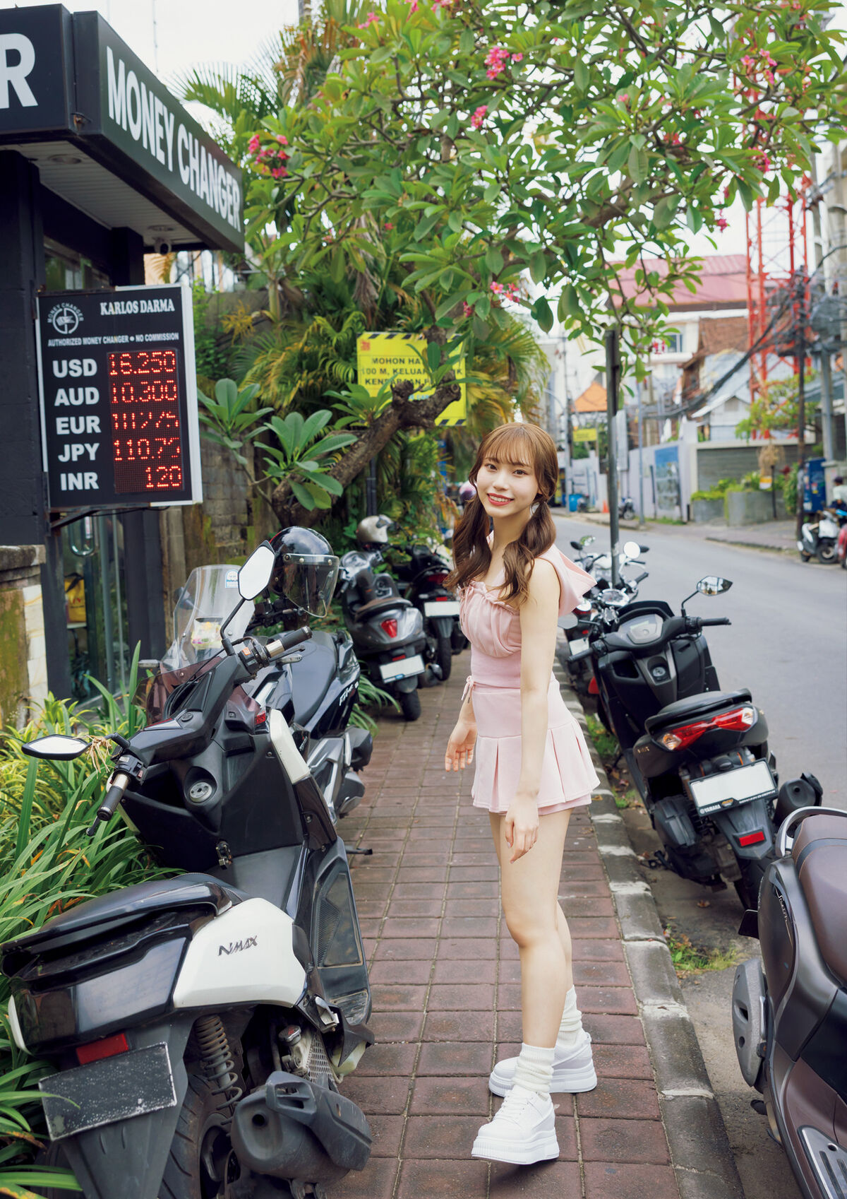 Saaya Kawagoe 川越紗彩 - 2025.10.24 川越紗彩１st写真集 なんとかなるなる 電子特典付き Part01