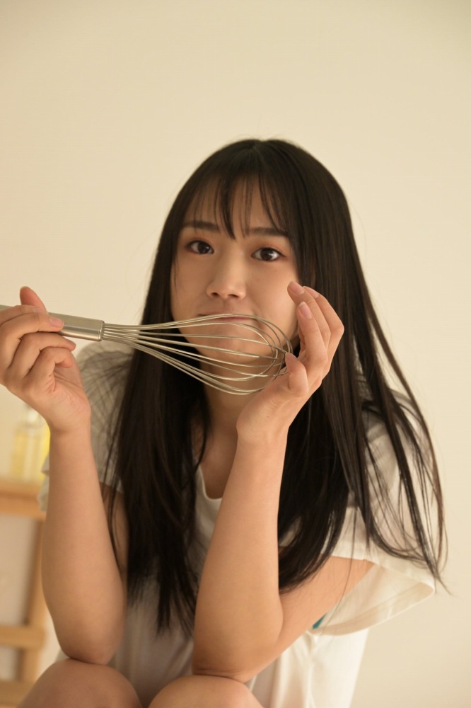 相沢菜々子 スタイル抜群な水着グラビア画像！