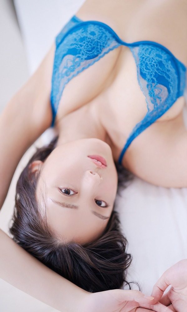 片山萌美 濡れ場ヌード＆水着グラビア画像！