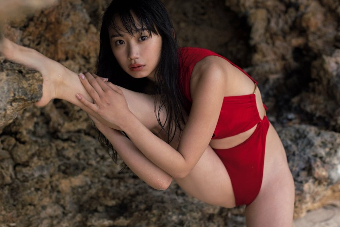 相沢菜々子 スタイル抜群な水着グラビア画像！