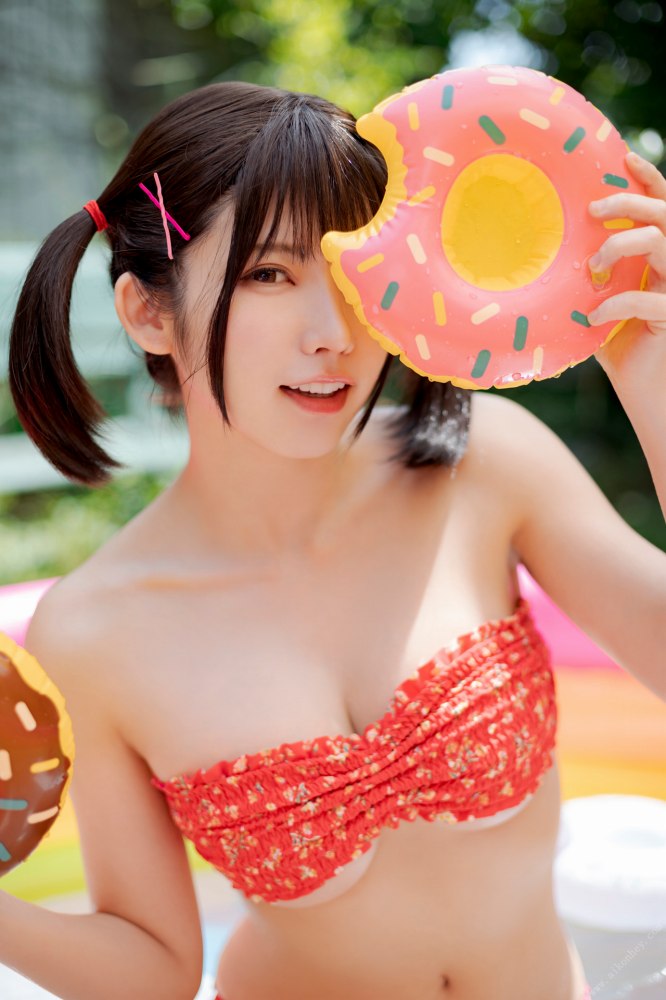 えなこ 過去のグラビア画像