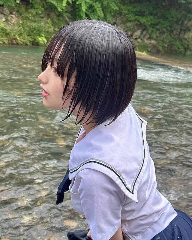 小倉あずさ 巨乳レイヤーの水着グラビア画像！