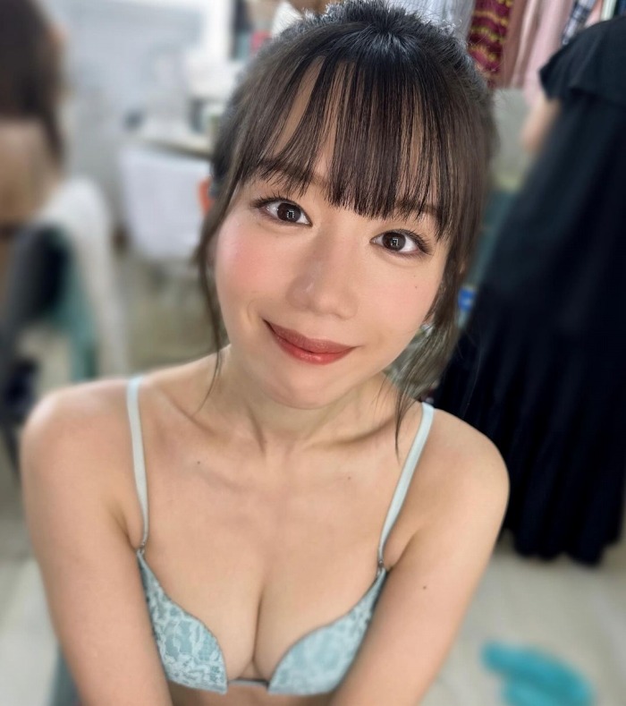 あらた唯 スタイル抜群の水着グラビア画像！