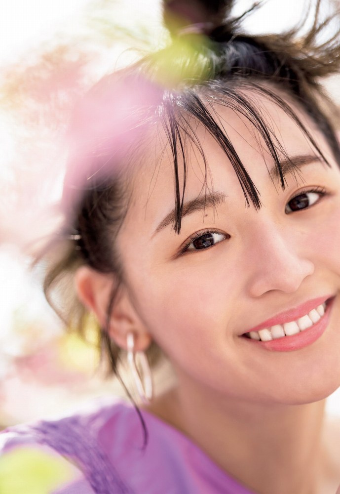 浅川梨奈 もっこりおっぱい水着グラビア画像！