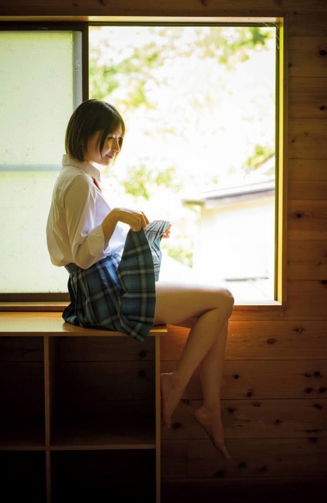 あまつまりな 脱ぎすぎ水着＆下着グラビア画像！