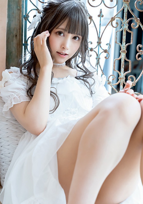 えい梨 美しいコスプレ＆水着グラビア画像！