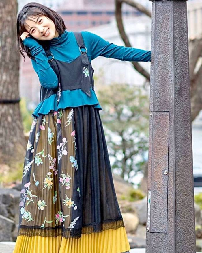 浜辺美波 鬼かわな水着＆浴衣グラビア画像！