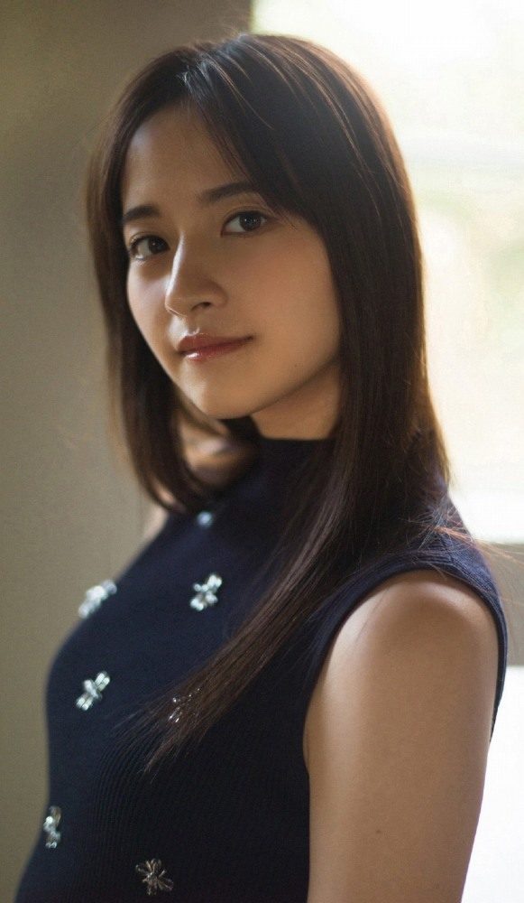 金川紗耶 美脚でスタイルが凄いグラビア画像！