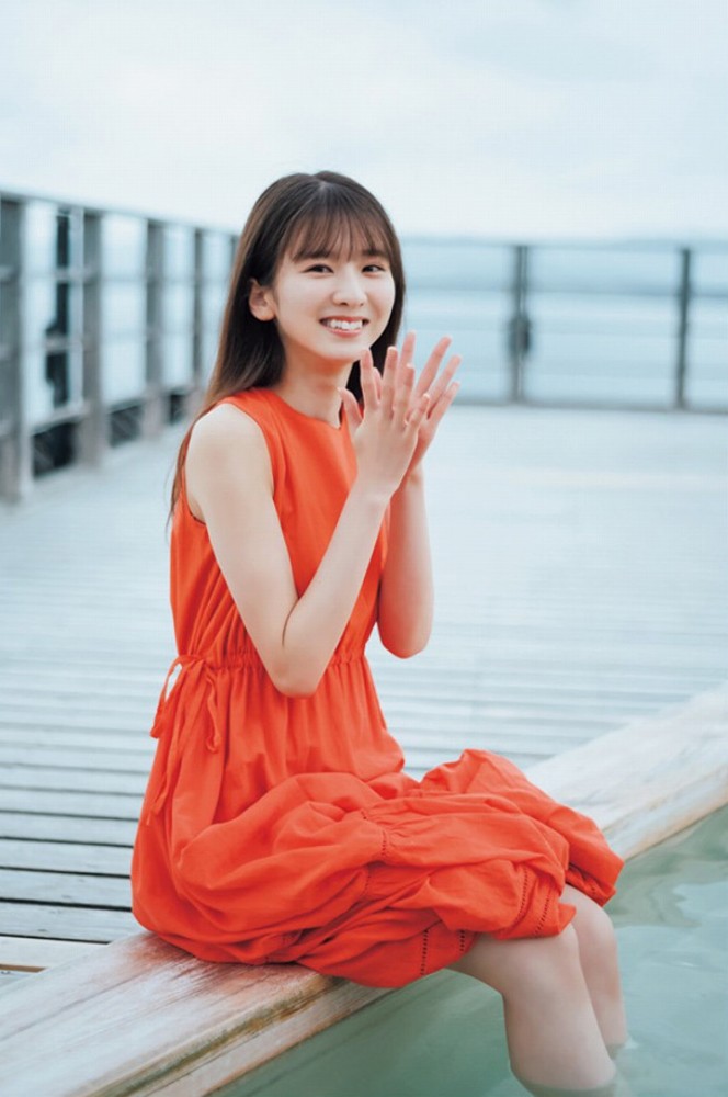 菅原咲月 すべすべ美脚の激かわグラビア画像！