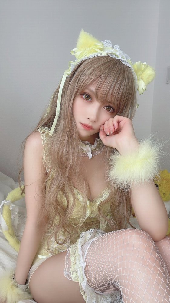 えい梨 美しいコスプレ＆水着グラビア画像！