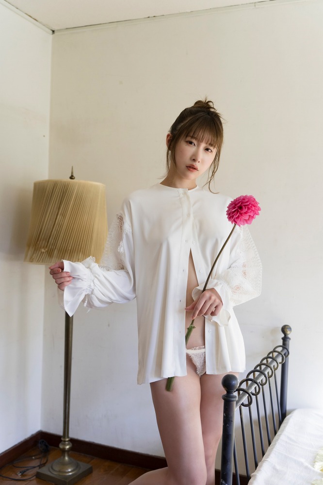 うんぱい Hカップおっぱいのパイパンヌード画像！