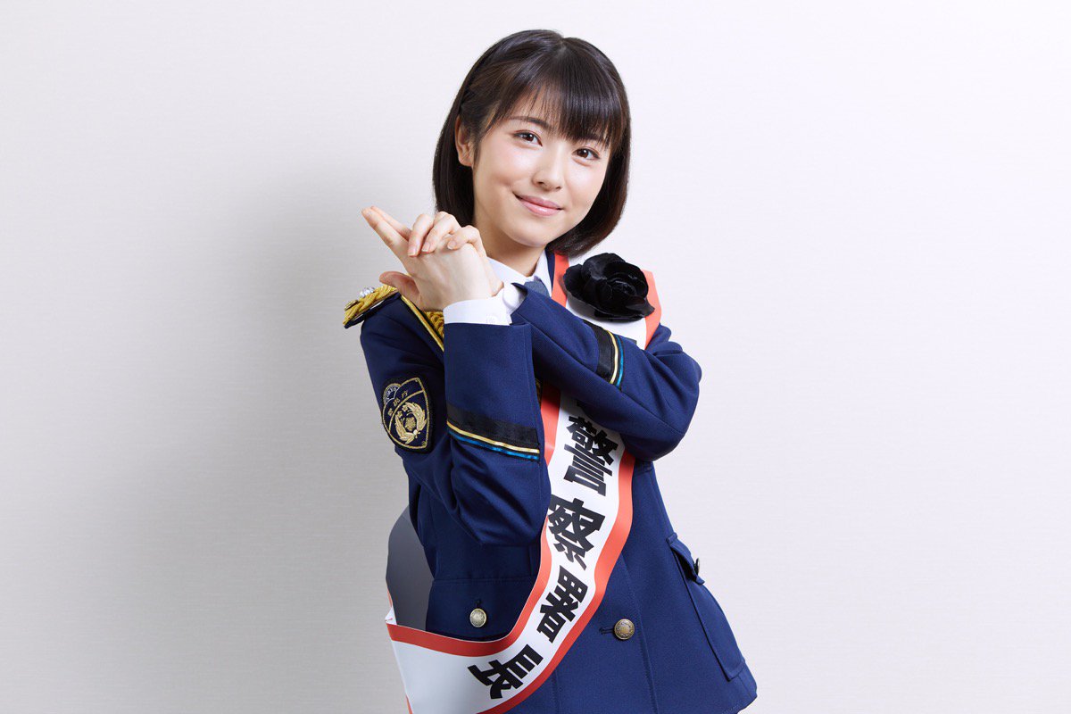 浜辺美波 鬼かわな水着＆浴衣グラビア画像！