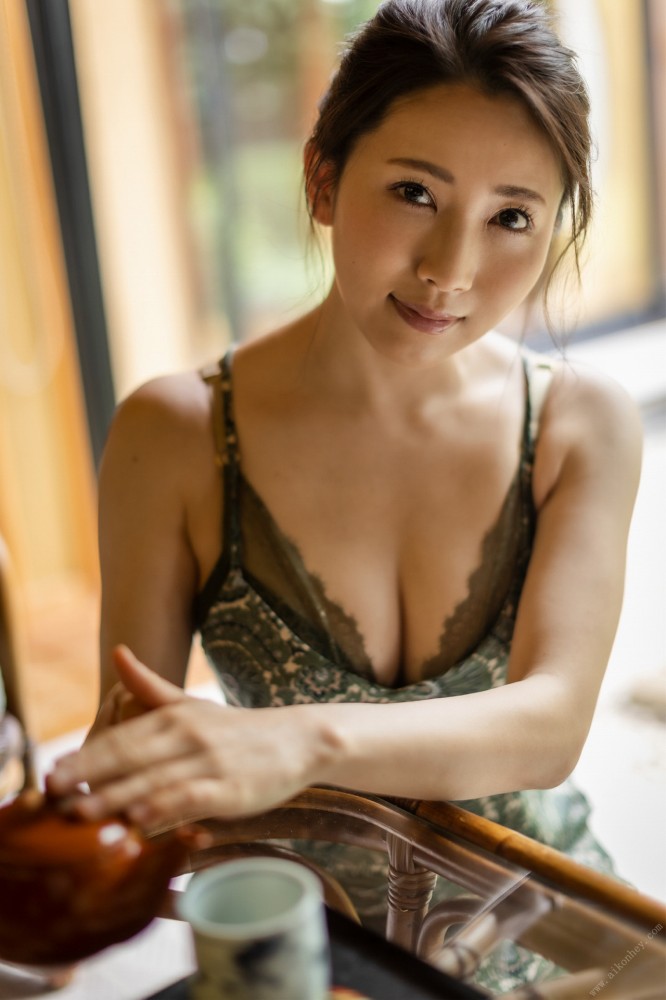 妃ひかり 国宝級Fカップおっぱいのヌード画像！