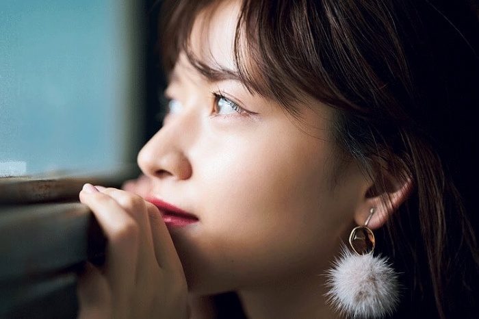 金川紗耶 美脚でスタイルが凄いグラビア画像！