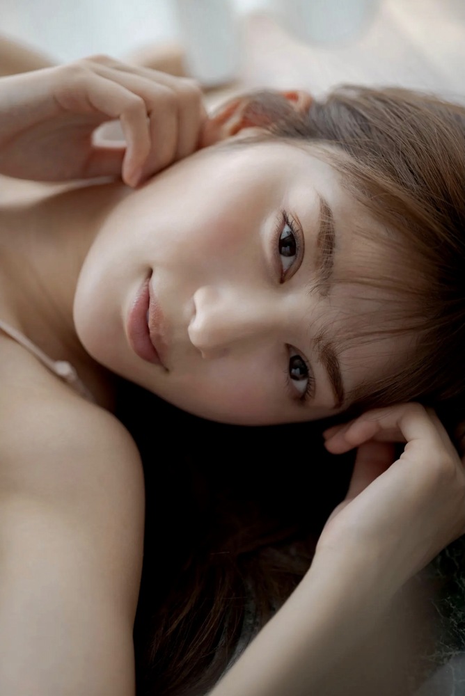 雪平莉左 グラマラス美女の水着グラビア画像！