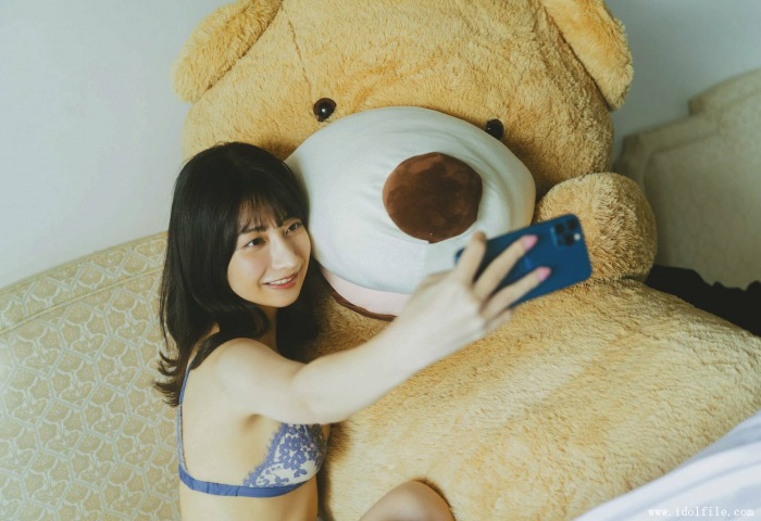 鈴木優香 ちょっと脱ぎすぎ水着グラビア画像！