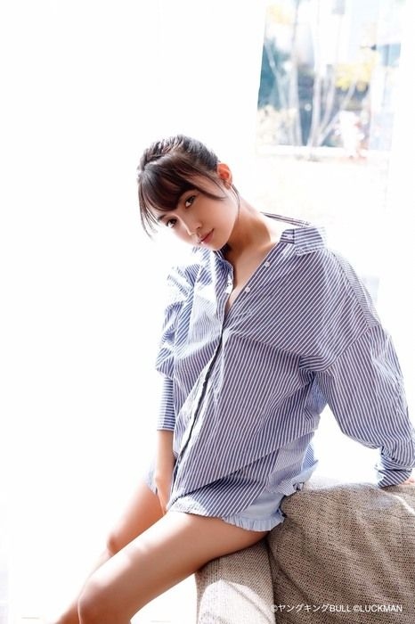 黒木ひかり むっちりバストの水着グラビア画像！