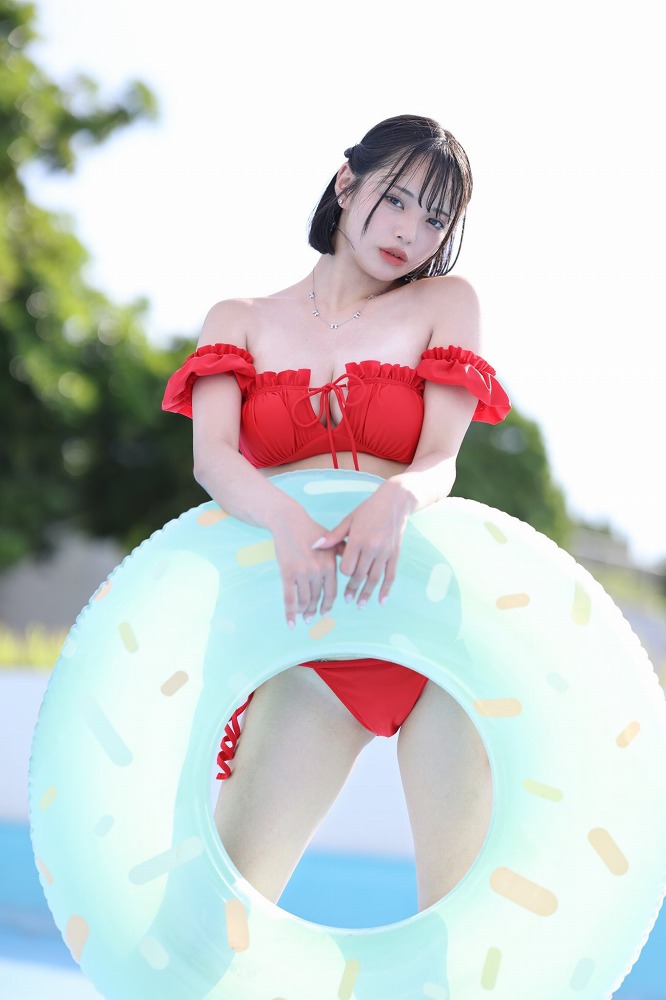 真白雪澄 Gカップボインの水着グラビア画像！