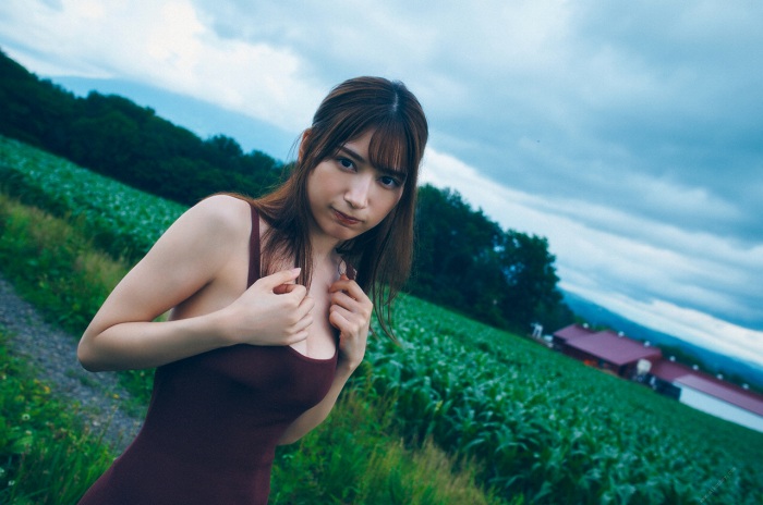 雪平莉左 グラマラス美女の水着グラビア画像！