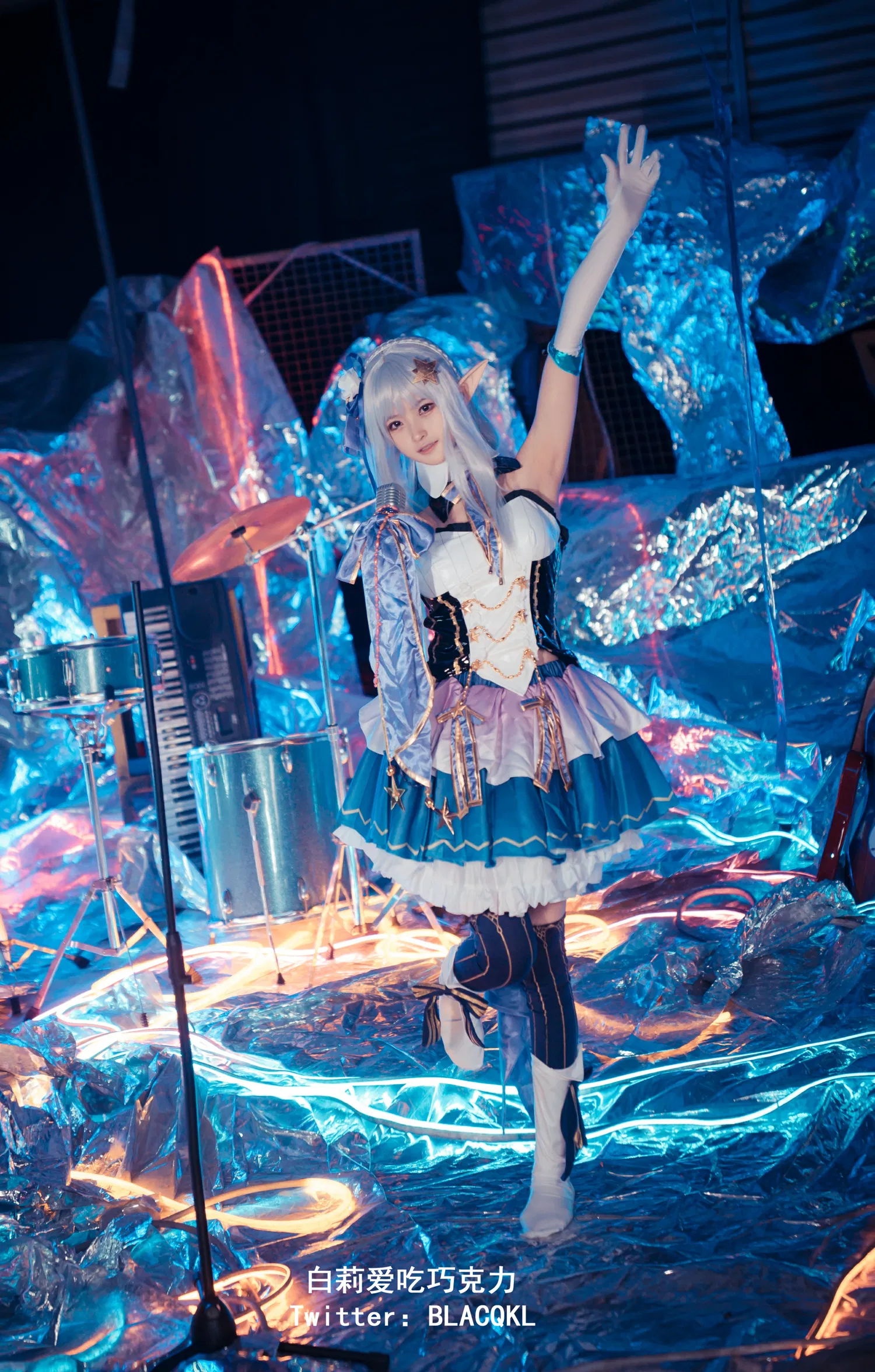 [COSPLAY] 白莉爱吃巧克力 – 爱蜜莉雅