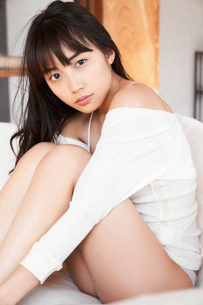 黒木ひかり むっちりバストの水着グラビア画像！