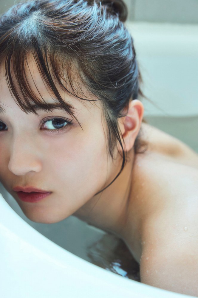 黒嵜菜々子 ふわふわボインの水着グラビア画像！