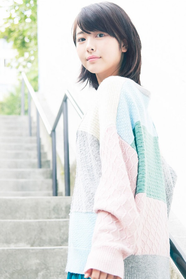 浜辺美波 鬼かわな水着＆浴衣グラビア画像！