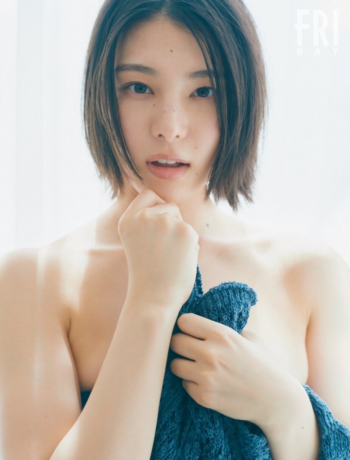 相楽伊織 けっこうボインな水着グラビア画像！