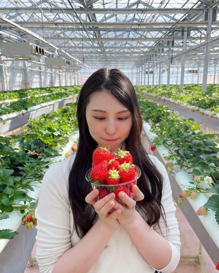 相楽伊織 けっこうボインな水着グラビア画像！