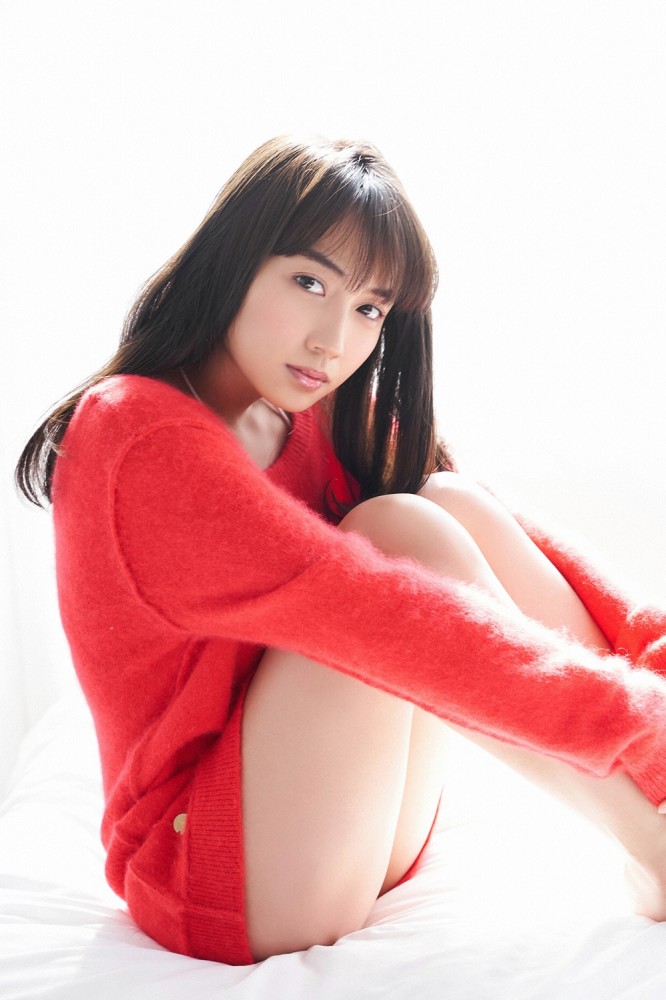 黒木ひかり むっちりバストの水着グラビア画像！