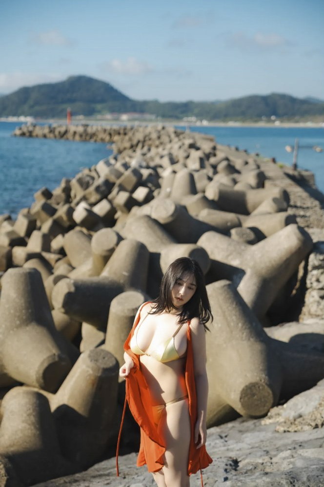 麻倉瑞季 おっぱいが大きい水着グラビア画像！