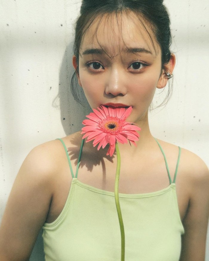 青戸しの Fカップボインな水着グラビア画像！