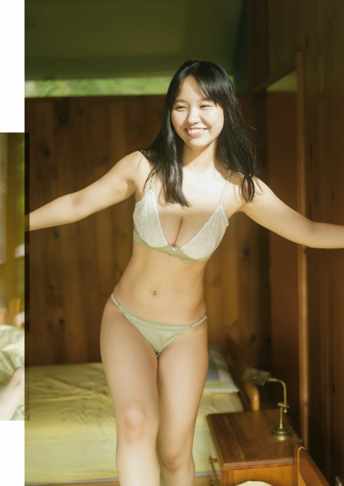 本郷柚巴 まぶしいボインの水着グラビア画像！