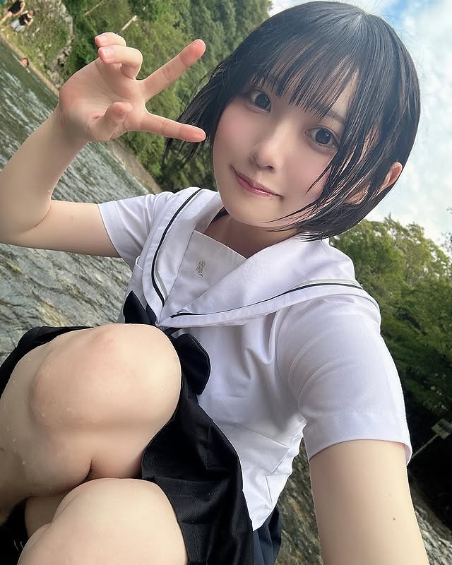 小倉あずさ 巨乳レイヤーの水着グラビア画像！