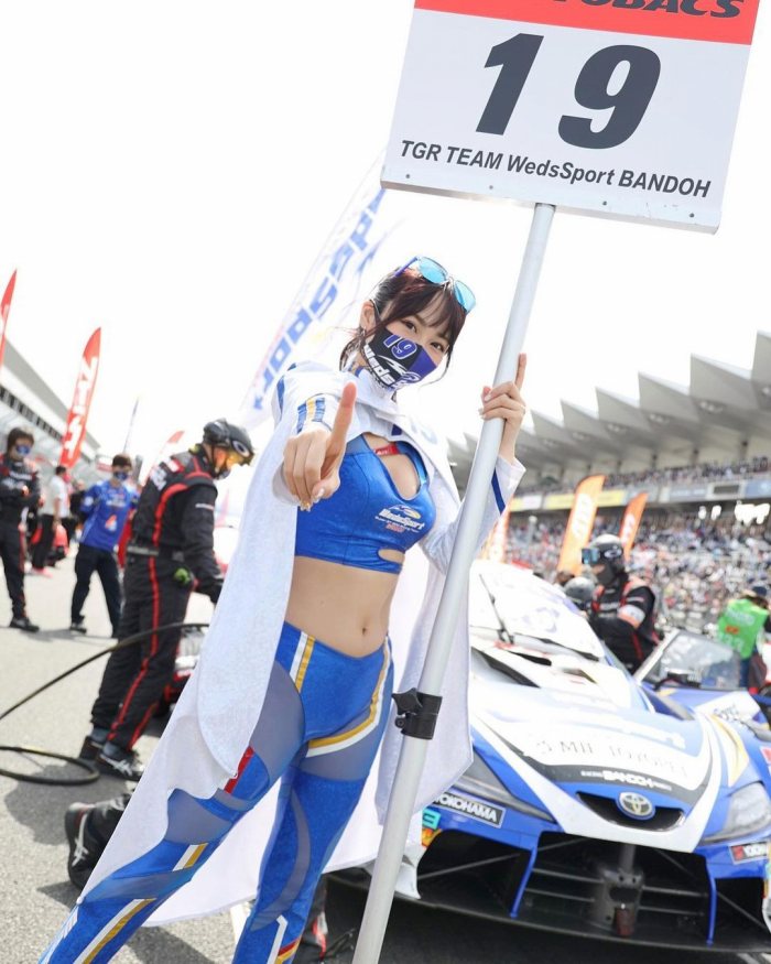 霧島聖子 Dカップお姉さんの水着グラビア画像！