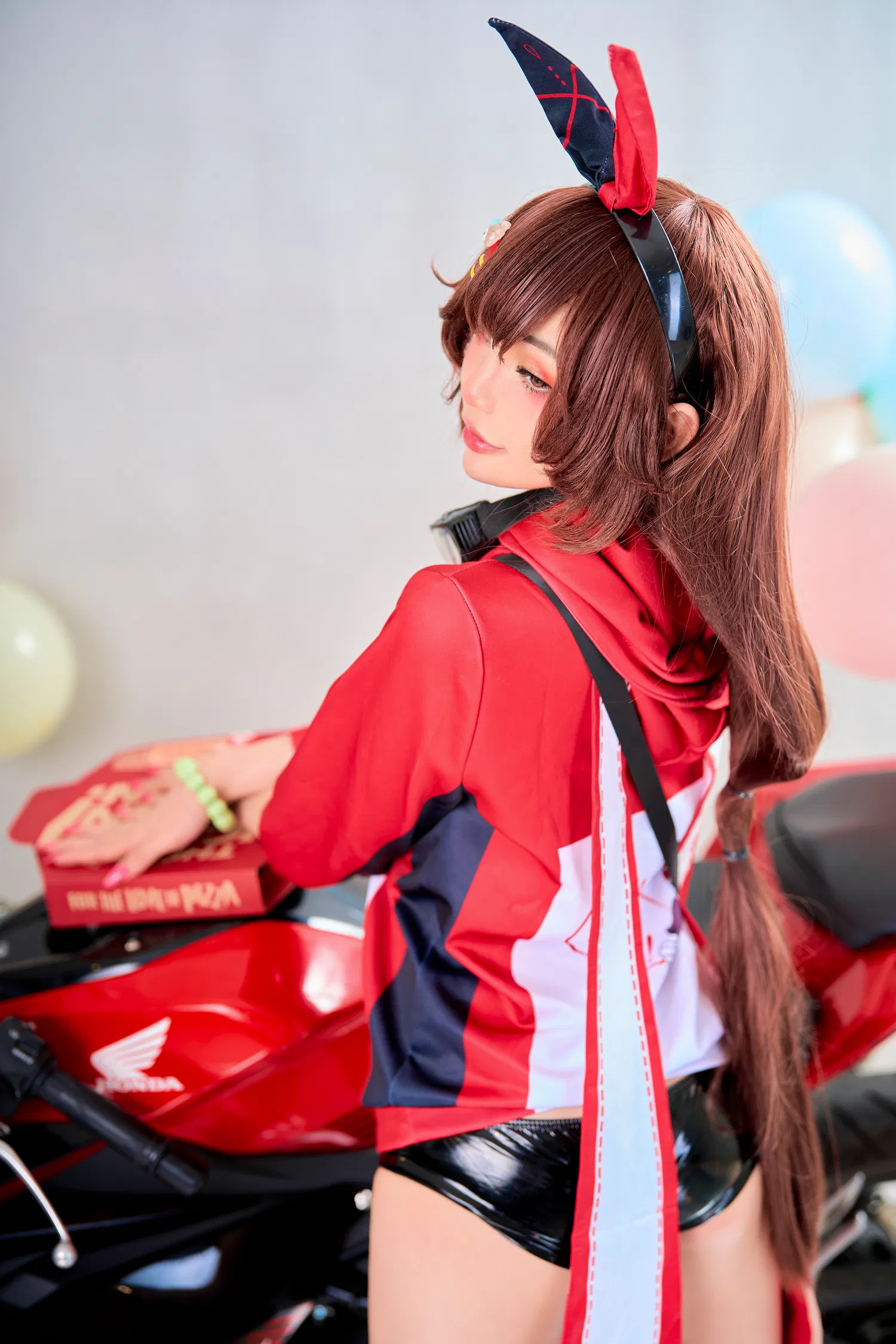 [Cosplay] Joyce Lin - Amber Pizza Genshin Impact