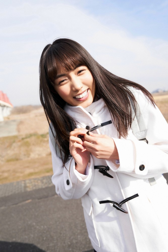 黒木ひかり むっちりバストの水着グラビア画像！