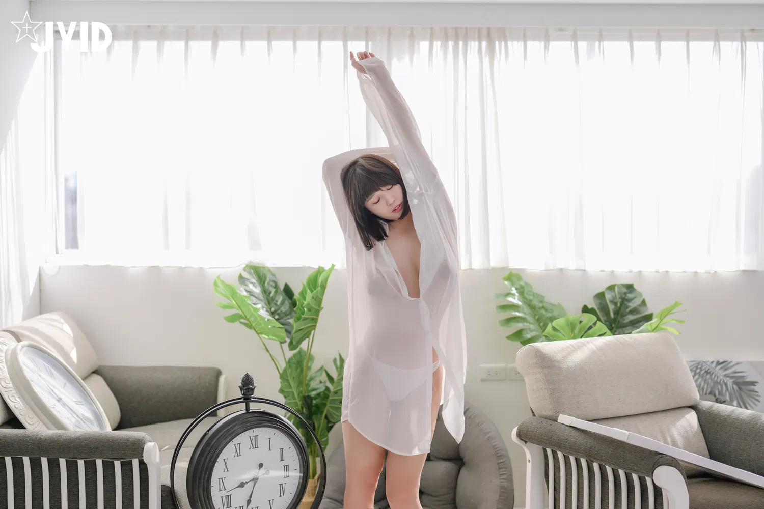 [JVID] Ruru茹茹 - 【H級豪巨乳】寄宿家中的前同事－茹茹，一早醒來就衣衫不整！豪乳在眼前晃的我頭好暈啊～～～