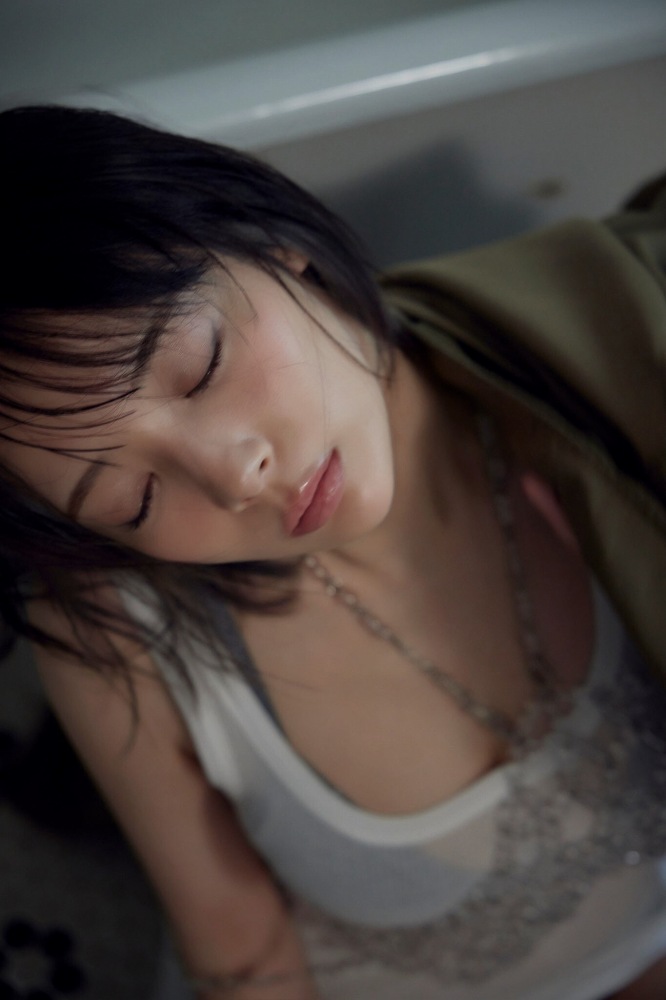 岡田紗佳 ぷるぷるGカップ水着グラビア画像！