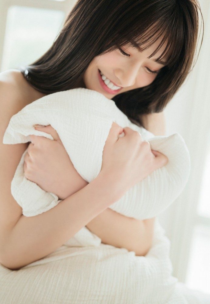 河北彩伽 絵になるEカップ美乳のヌード画像！