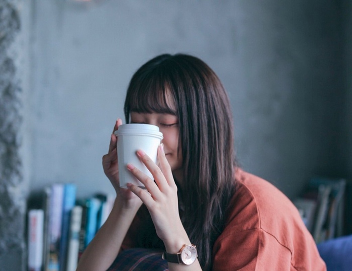 青戸しの Fカップボインな水着グラビア画像！