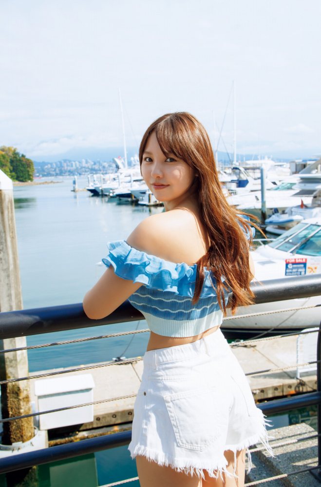 本郷柚巴 まぶしいボインの水着グラビア画像！