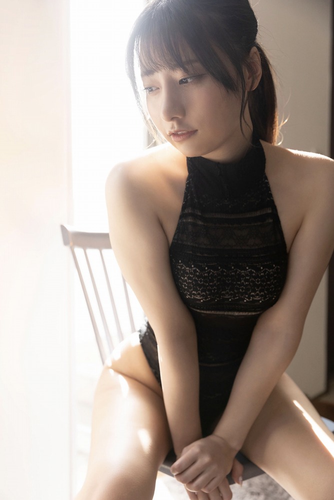 鈴木優香 ちょっと脱ぎすぎ水着グラビア画像！