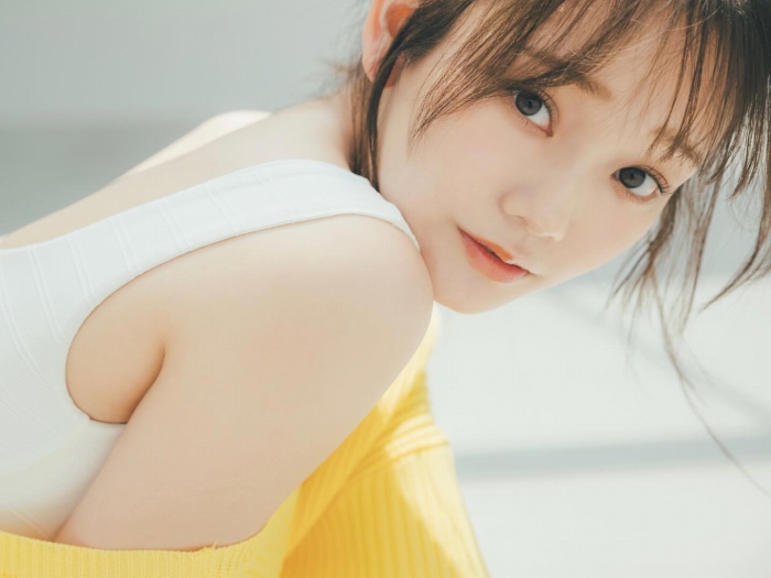 青戸しの Fカップボインな水着グラビア画像！