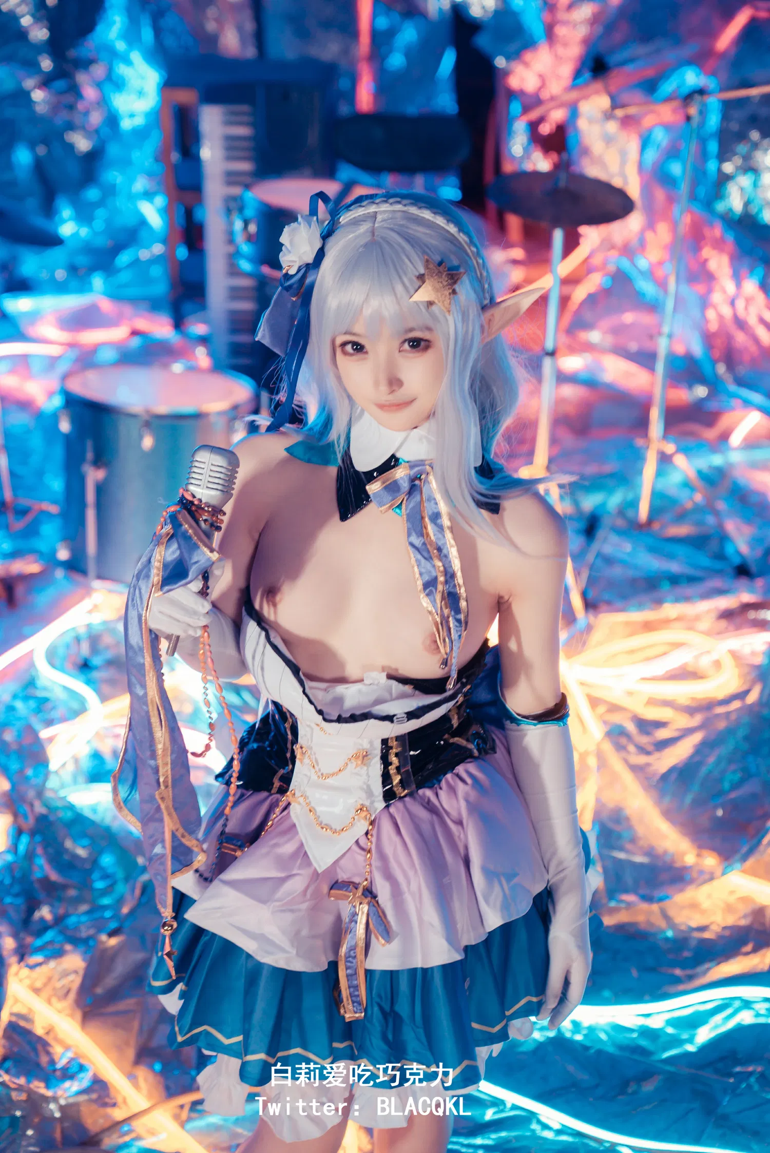 [COSPLAY] 白莉爱吃巧克力 – 爱蜜莉雅