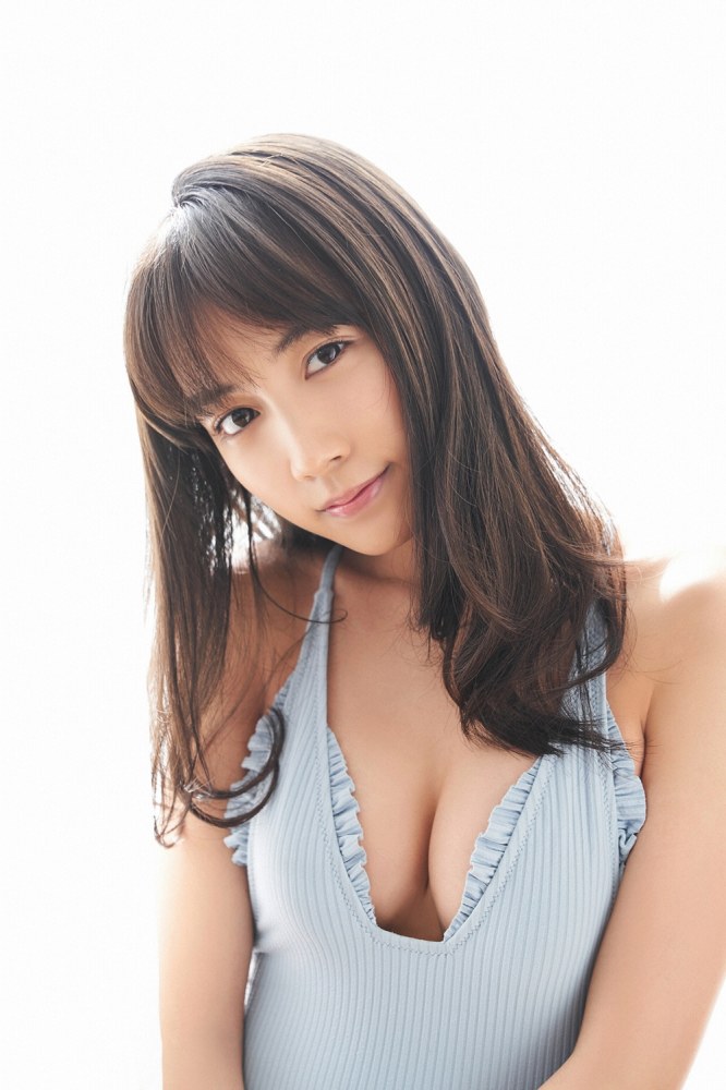 黒木ひかり むっちりバストの水着グラビア画像！